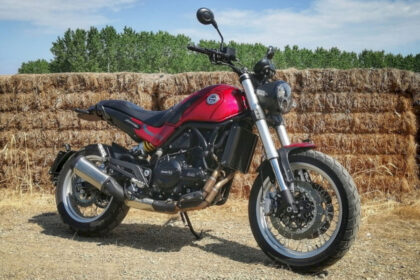 benelli-leoncino-500:-ride-with-heart-roar-with-power-now-with-25-km/l-mileage