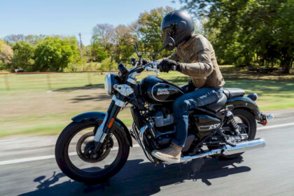 royal-enfield-super-meteor-650-648cc-पावरफुल-इंजन-और-राइडिंग-का-मज़ा,-कीमत-3.63-लाख